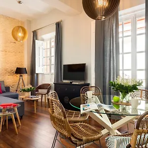 https://imperial-luxury-modern-apartment.es-andalucia.com